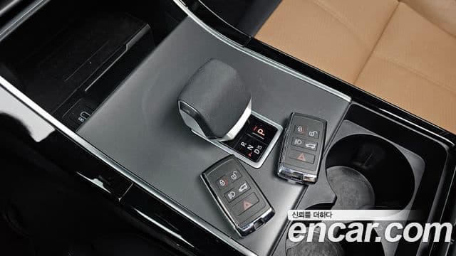 Land Rover Range Rover Velar 2024 — Photo 8/20