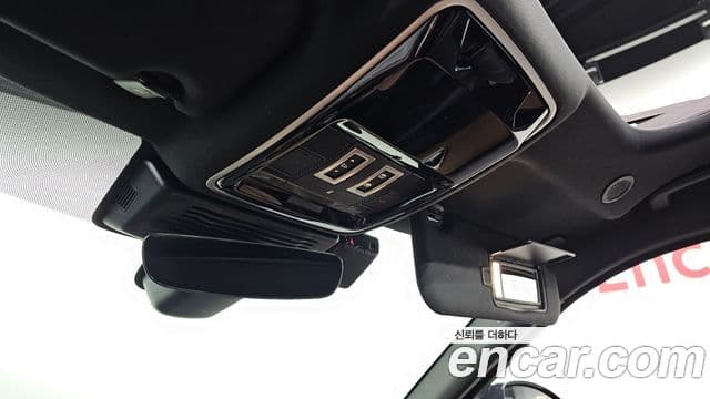 Land Rover Range Rover Velar 2024 — Photo 17/20