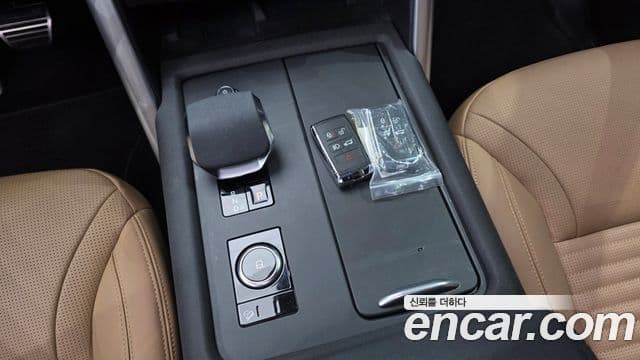 Land Rover Discovery 5 2024 — ფოტო 8/20