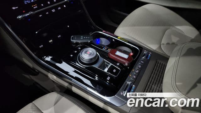 Kia Carnival 2021 — ფოტო 9/20