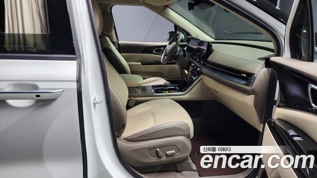 Kia Carnival 2021 — ფოტო 10/20