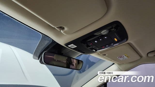 Kia Carnival 2021 — ფოტო 17/20
