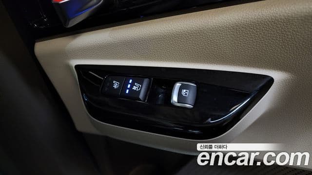 Kia Carnival 2021 — ფოტო 19/20