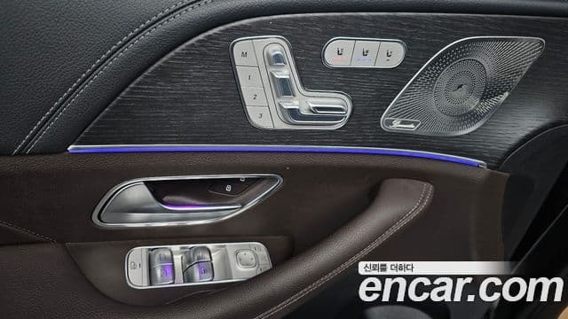 Mercedes-Benz GLS-Class 2023 — Фото 13/20