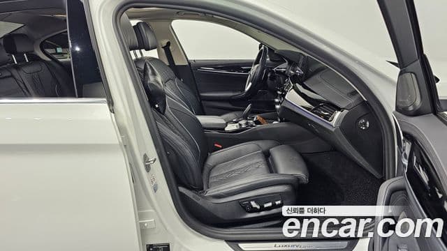 BMW 5 Series 2021 — Şəkil 10/20