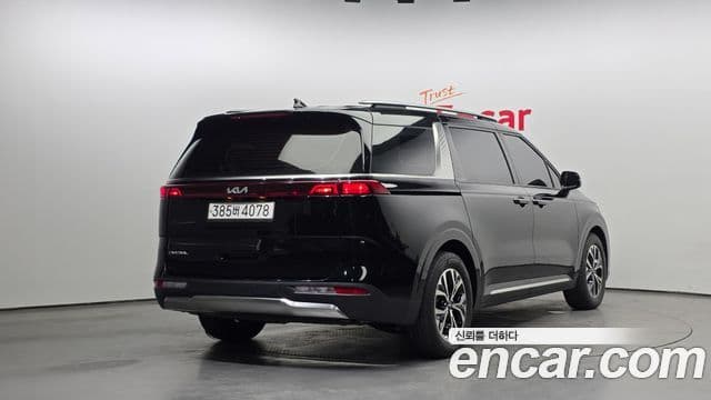 Kia Carnival 2023 — ფოტო 2/20