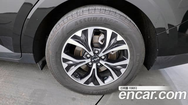 Kia Carnival 2023 — ფოტო 5/20