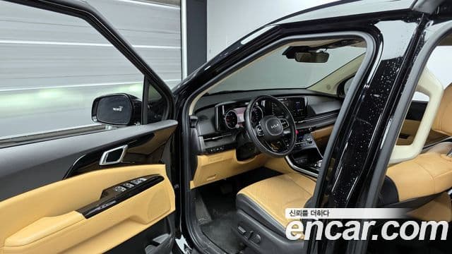 Kia Carnival 2023 — ფოტო 10/20