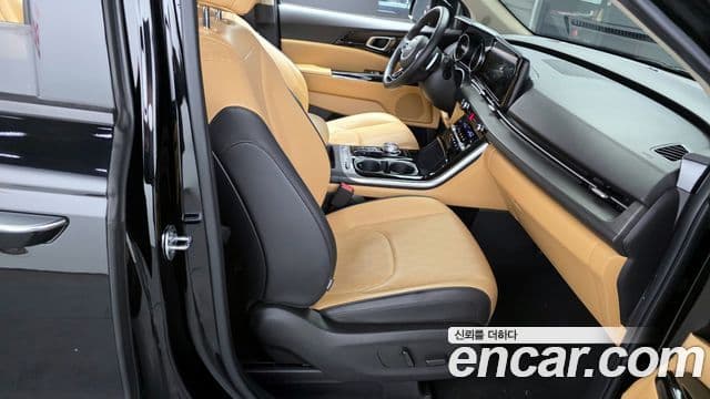 Kia Carnival 2023 — ფოტო 11/20