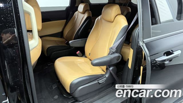 Kia Carnival 2023 — ფოტო 12/20