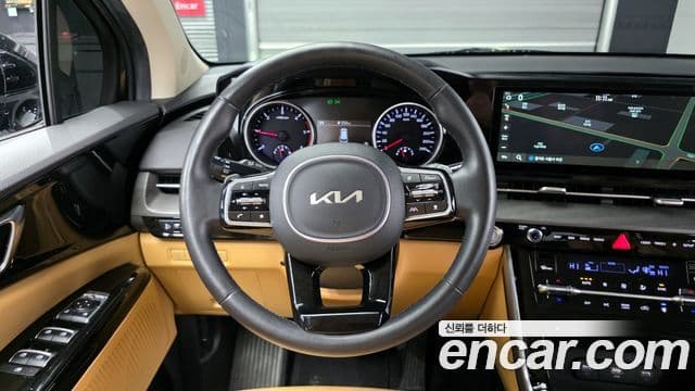 Kia Carnival 2023 — ფოტო 13/20