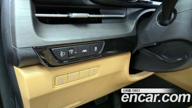 Kia Carnival 2023 — ფოტო 14/20