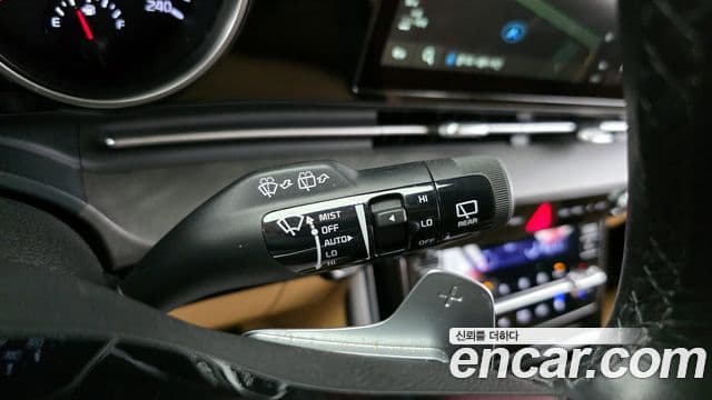Kia Carnival 2023 — ფოტო 15/20