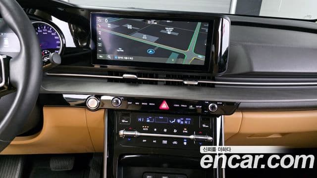 Kia Carnival 2023 — ფოტო 17/20
