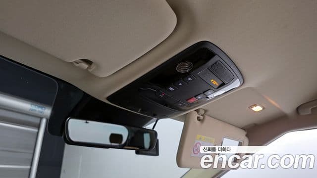 Kia Carnival 2023 — ფოტო 18/20