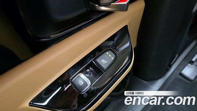 Kia Carnival 2023 — ფოტო 19/20