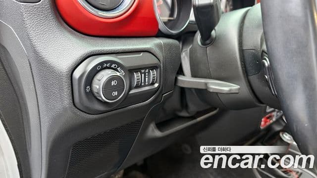 Jeep Wrangler 2021 — Фото 14/20