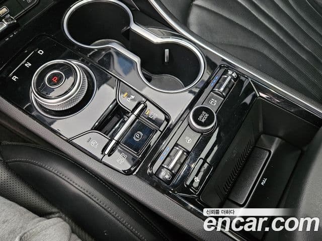 Kia K5 2020 — ფოტო 8/19