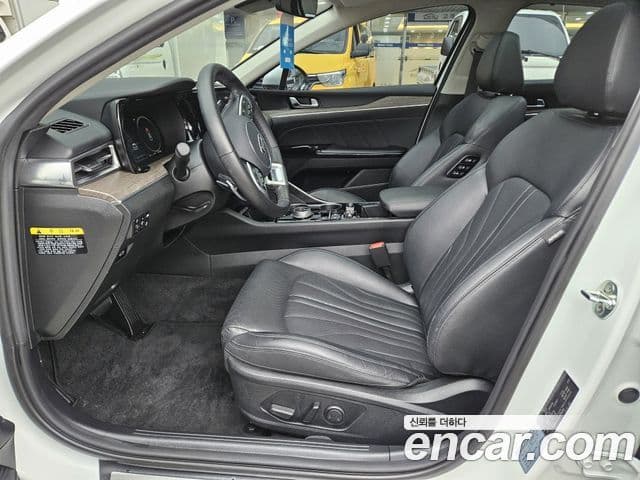 Kia K5 2020 — ფოტო 16/19