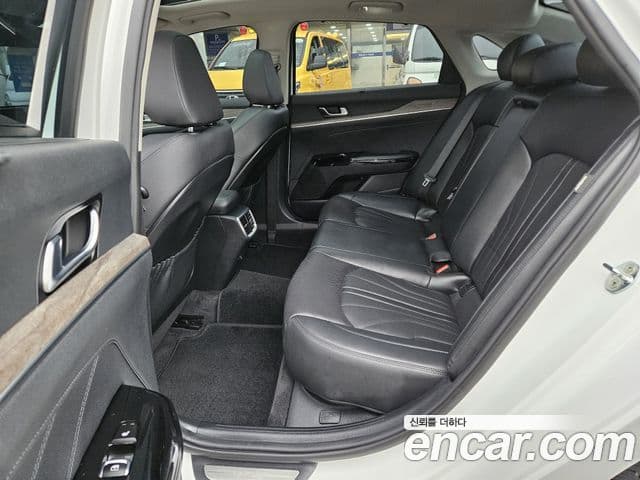 Kia K5 2020 — ფოტო 17/19
