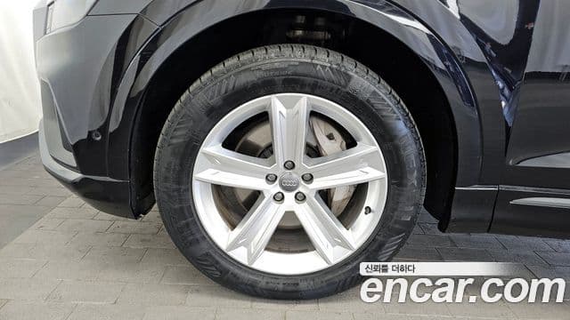 Audi Q8 2020 — Photo 9/20