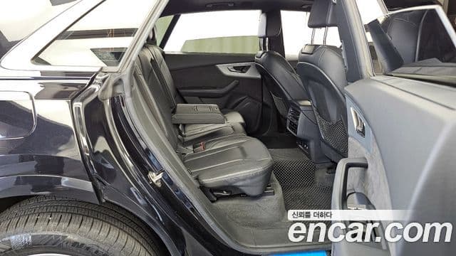 Audi Q8 2020 — Photo 2/20