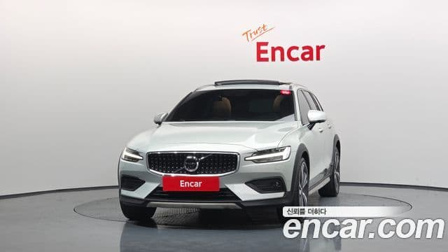 Volvo V60 Cross Country 2020 — Photo 8/20