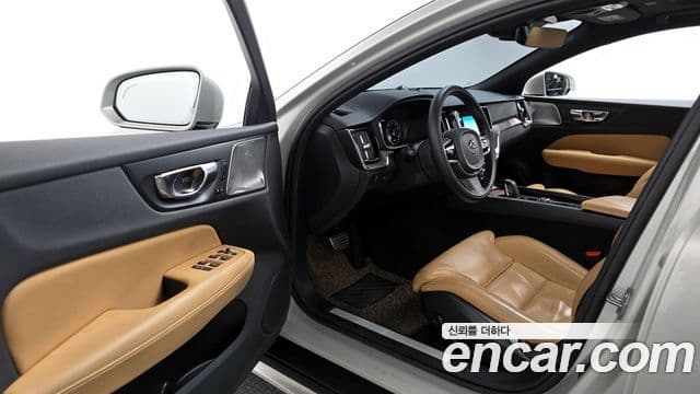 Volvo V60 Cross Country 2020 — Photo 4/20