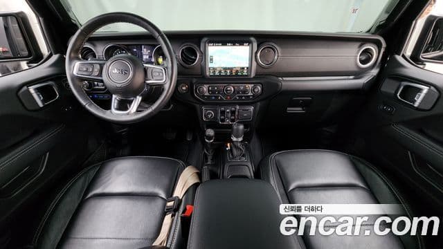 Jeep Wrangler 2022 — ფოტო 7/20