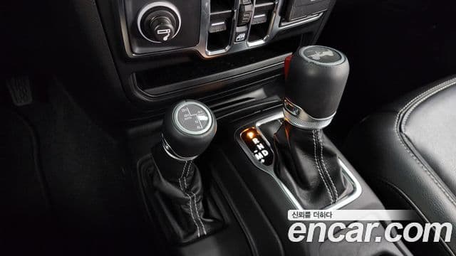 Jeep Wrangler 2022 — ფოტო 9/20