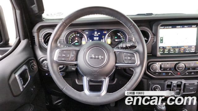 Jeep Wrangler 2022 — ფოტო 13/20