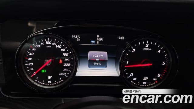 Mercedes-Benz E-Class 2019 — ფოტო 7/20