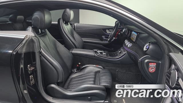 Mercedes-Benz E-Class 2019 — ფოტო 8/20