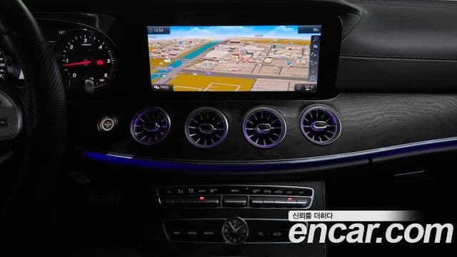 Mercedes-Benz E-Class 2019 — ფოტო 15/20