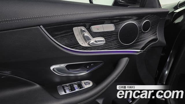 Mercedes-Benz E-Class 2019 — ფოტო 17/20
