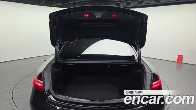 Mercedes-Benz E-Class 2019 — ფოტო 14/20