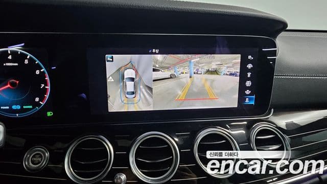 Mercedes-Benz E-Class 2023 — ფოტო 11/20