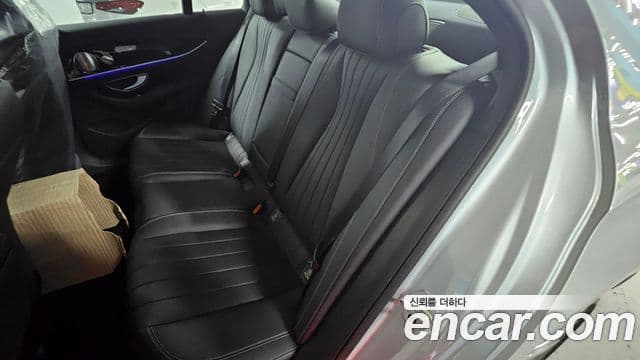 Mercedes-Benz E-Class 2023 — ფოტო 15/20