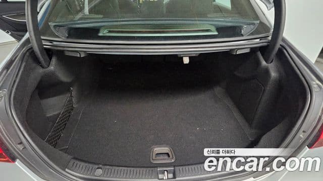 Mercedes-Benz E-Class 2023 — ფოტო 17/20