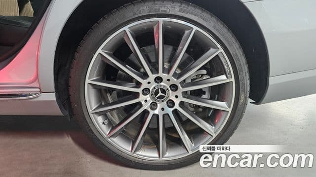 Mercedes-Benz E-Class 2023 — ფოტო 19/20