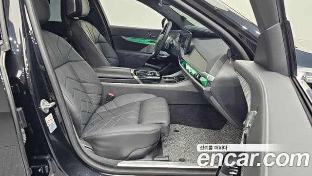 BMW 7 Series 2023 — Şəkil 9/20