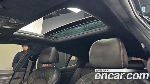 Kia Stinger 2021 — ფოტო 19/20