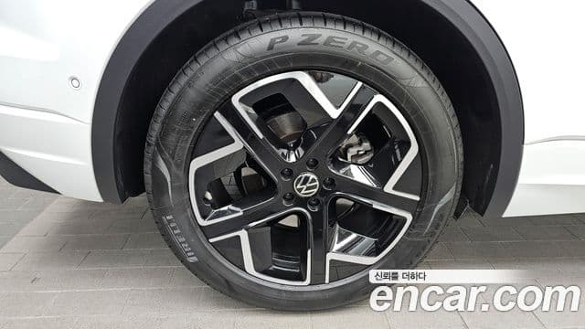Volkswagen Touareg 2025 — ფოტო 5/20