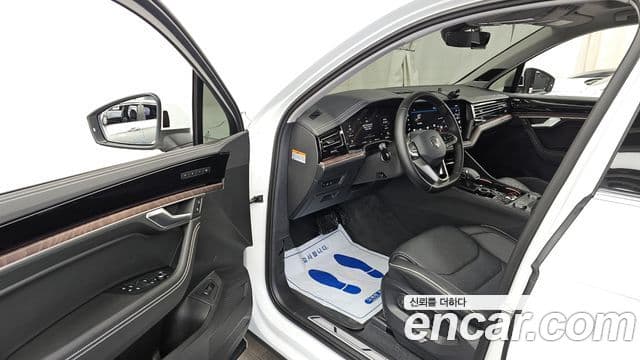 Volkswagen Touareg 2025 — ფოტო 10/20