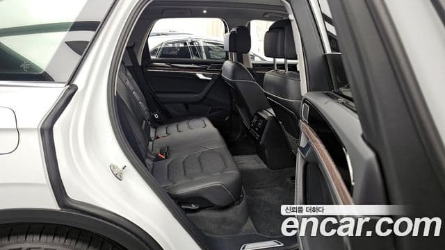 Volkswagen Touareg 2025 — ფოტო 12/20