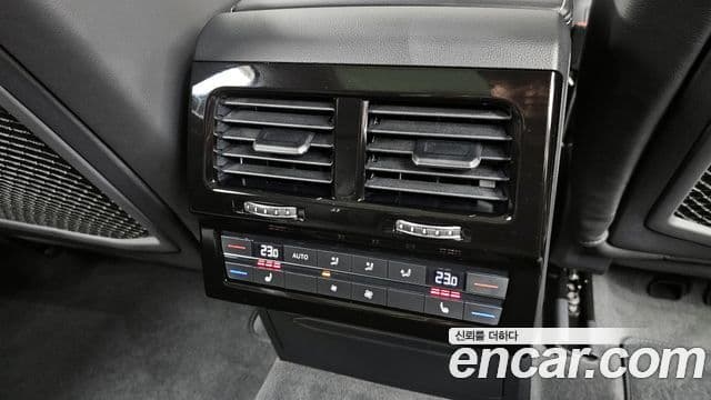 Volkswagen Touareg 2025 — ფოტო 19/20