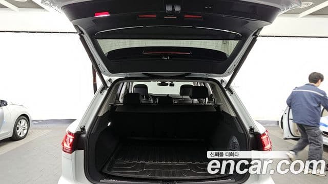 Volkswagen Touareg 2025 — ფოტო 20/20