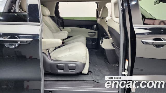 Kia Carnival 2021 — ფოტო 12/20