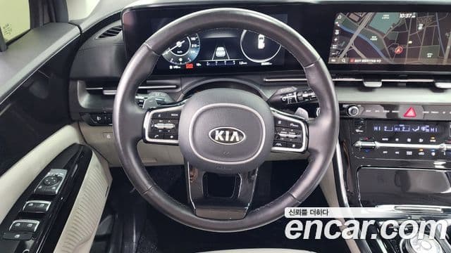 Kia Carnival 2021 — ფოტო 13/20
