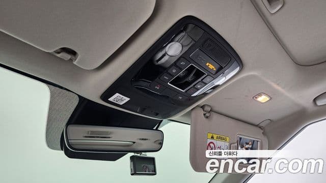 Kia Carnival 2021 — ფოტო 17/20